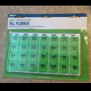 New!!! EzyDose One-Day-At-A-Time Weekly Organizer